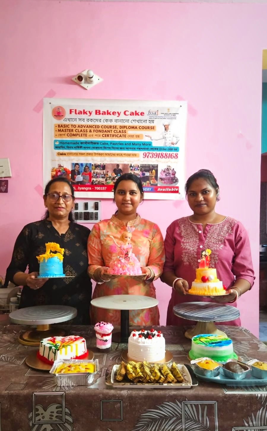 Fresh decorated cakes made by Flaky Bakey cake baking class students, Hatiara Rajarhat Kolkata